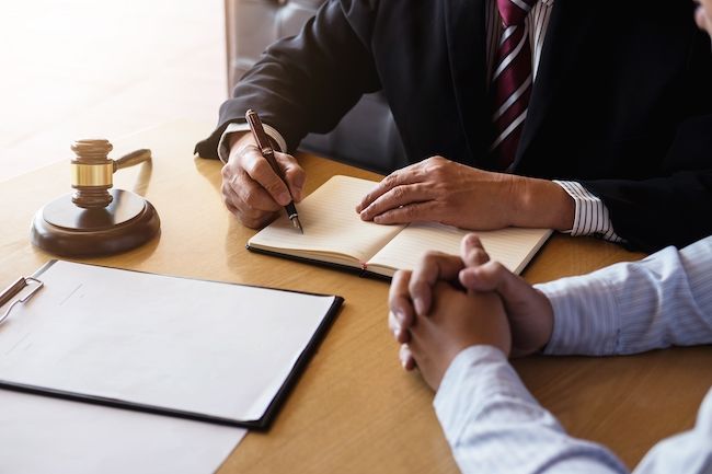 Commercial Litigation Lawyer: A Guide for Businesses